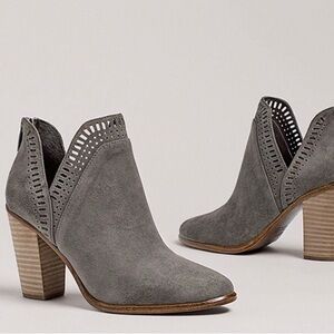 Sz 7.5 Vince Camuto Fileana Grey Split Shaft Laser Cut Out Ankle Boots